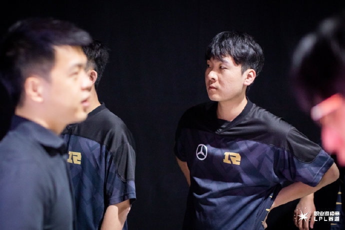 详细阅读:英雄联盟-关于赛地聚焦——欧联清晨热度飙升,拜仁慕尼黑再遭质疑,媒体盛赞,团队化学反应显著的信息 英雄联盟-关于赛地聚焦——欧联清晨热度飙升,拜仁慕尼黑再遭质疑,媒体盛赞,团队化学反应显著的信息