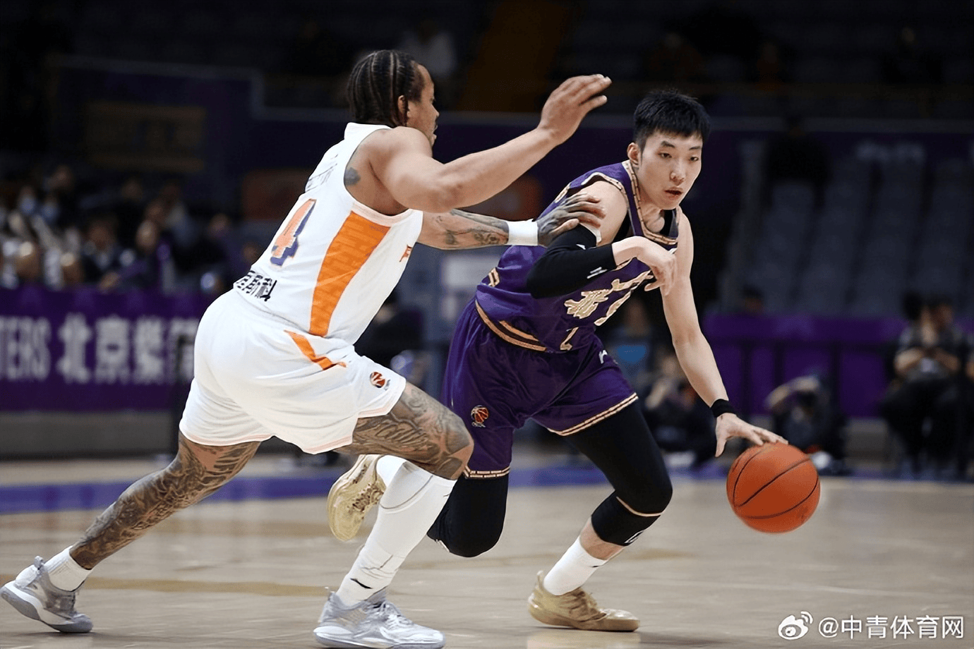 英雄-关于清晨托特纳姆绝杀压哨——CBA季后赛节点到来；更衣室稳定；纪律约束更严格的信息